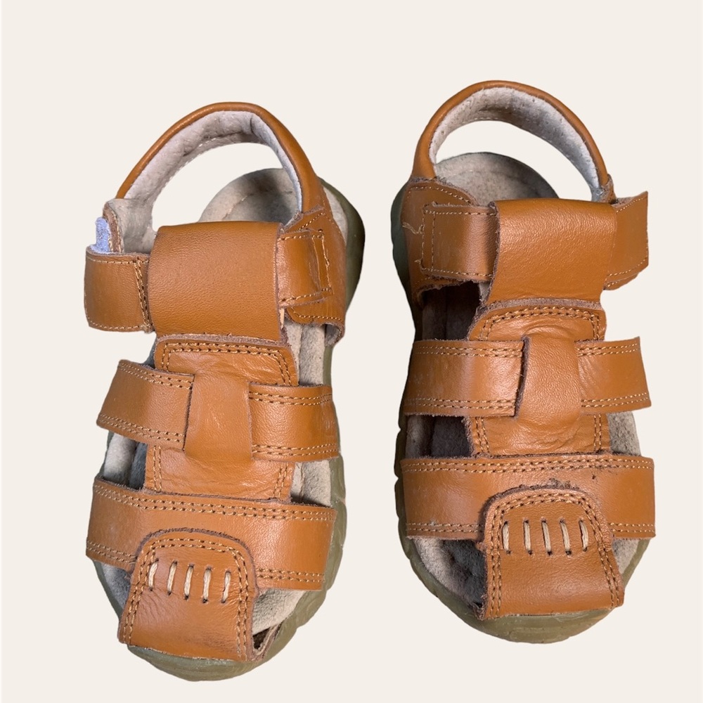 NEW LEATHER Sandals, size 6